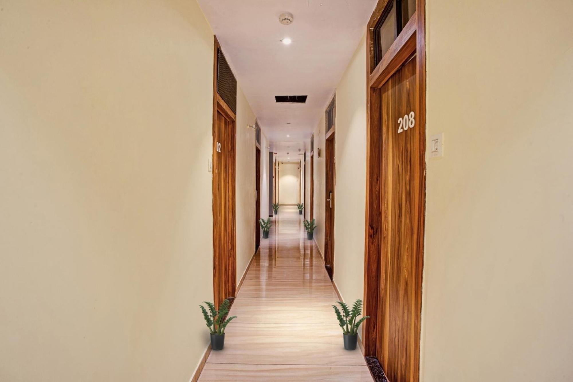 Capital O Art 3* Bombay